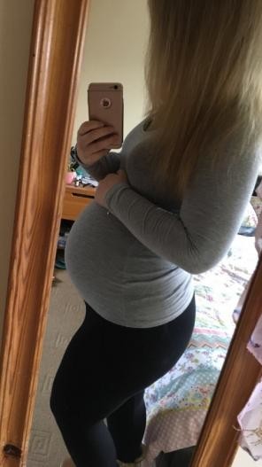 3rd trimester baby bump photos. How big/little is your bump?